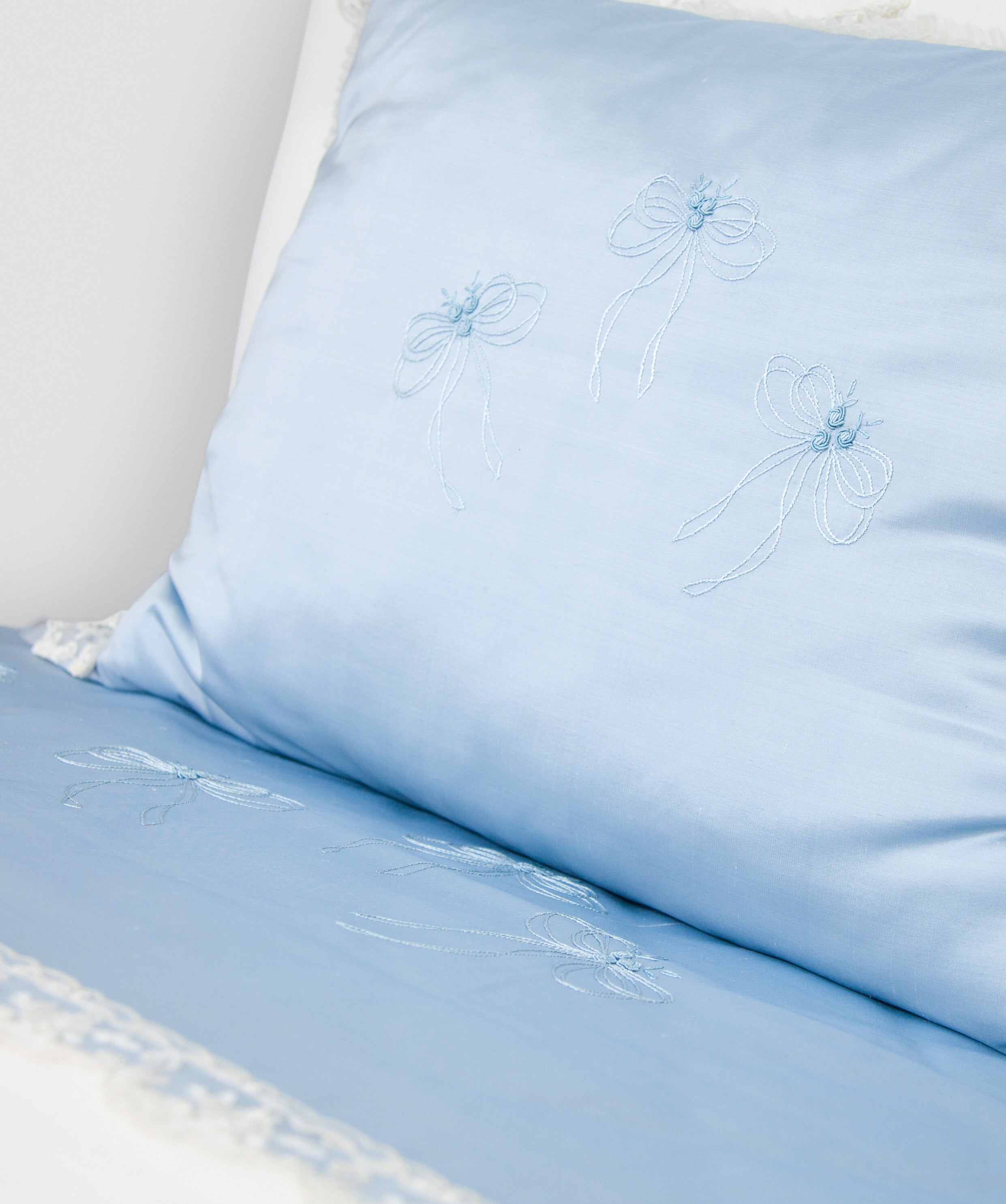 008 LUXURY HANDMADE EMBROIDERY NATURAL SILK MOTHER BEDDING SET BLUE