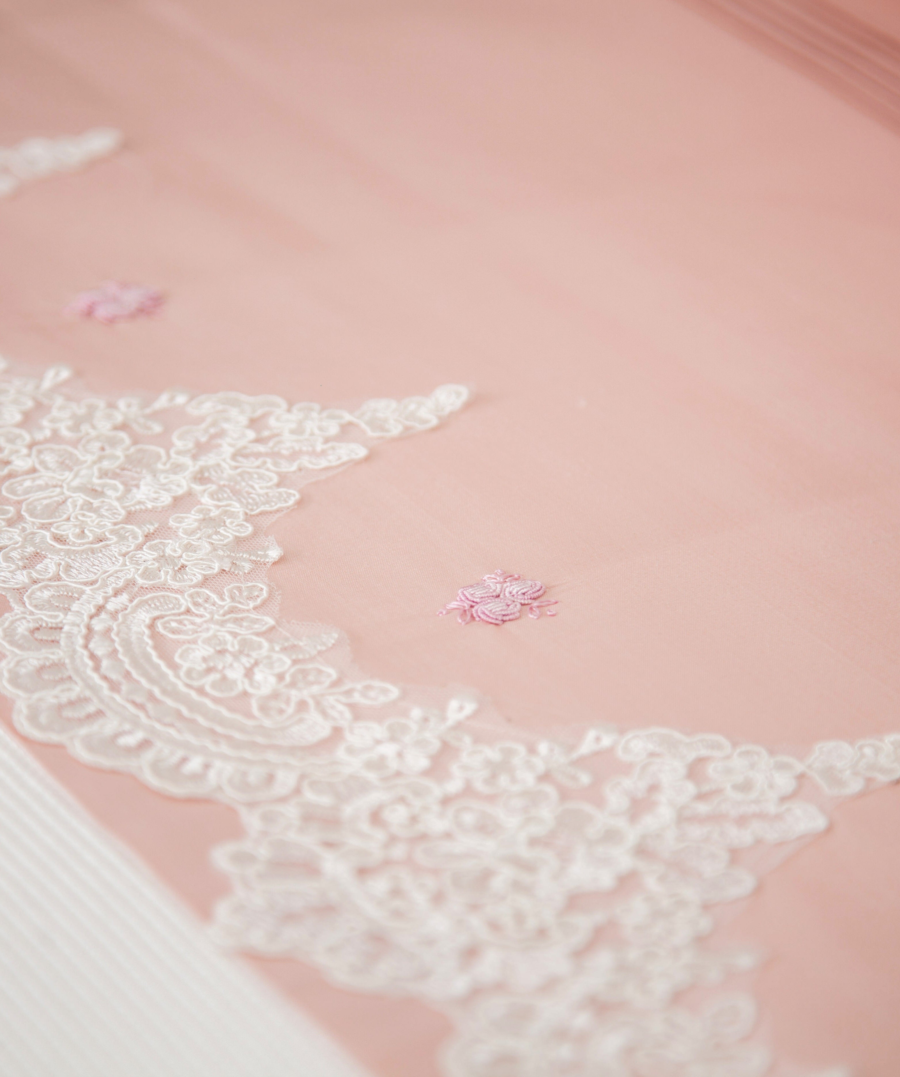 007 LUXURY HANDMADE EMBROIDERY NATURAL SILK MOTHER BEDDING SET PINK