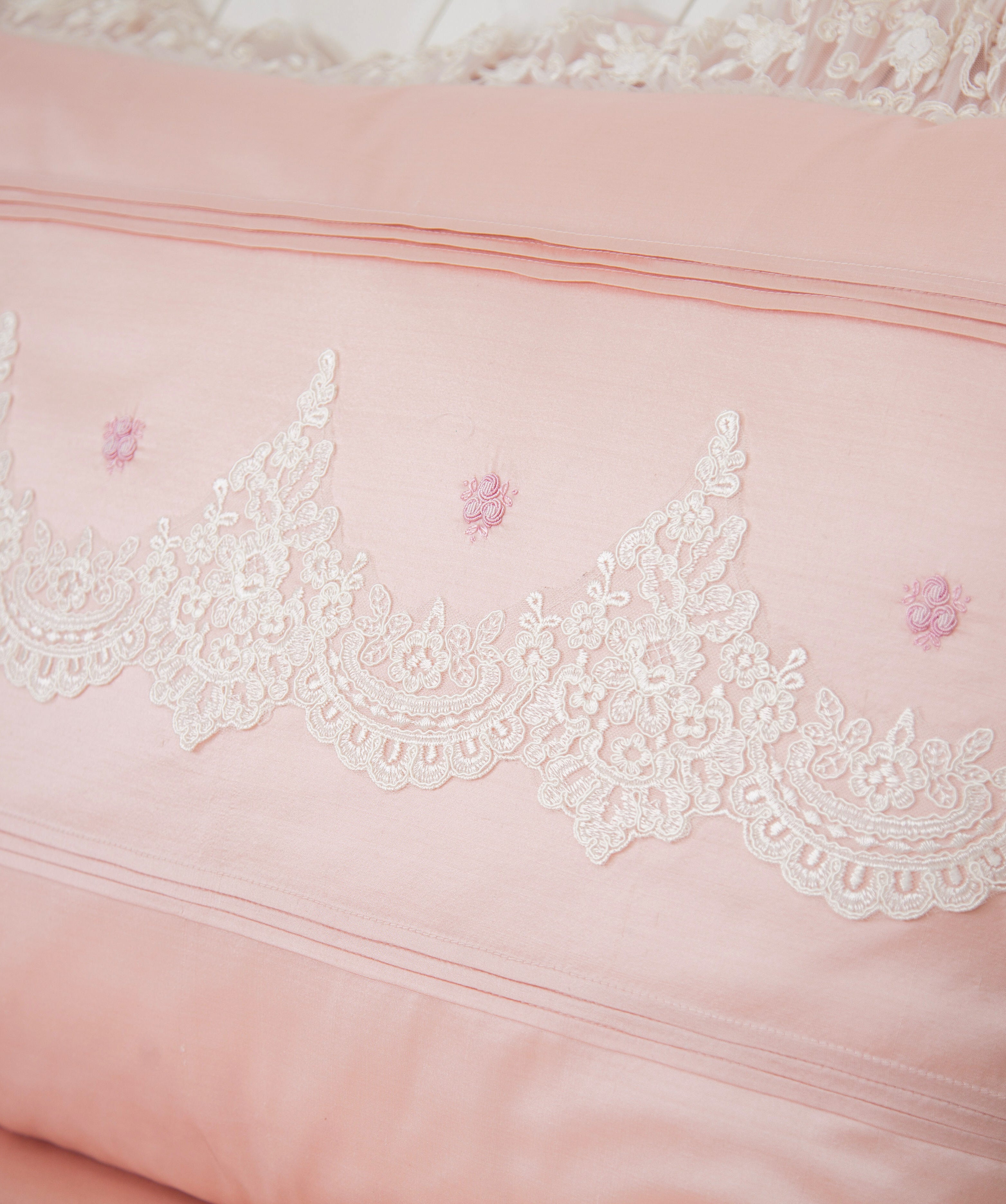 007 LUXURY HANDMADE EMBROIDERY NATURAL SILK MOTHER BEDDING SET PINK
